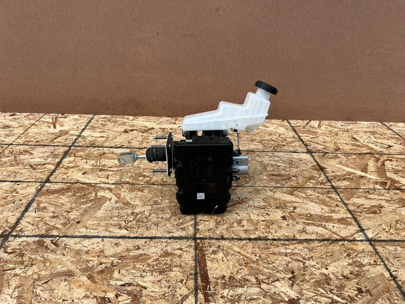 GENESIS GV70 ELECTRIFIED 23-26 OEM BRAKE MASTER CYLINDER & BOOSTER & RESERVOIR