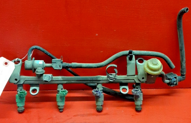 2001 2002 2003 Mazda Protege Fuel Rail W/ Injector Assembly