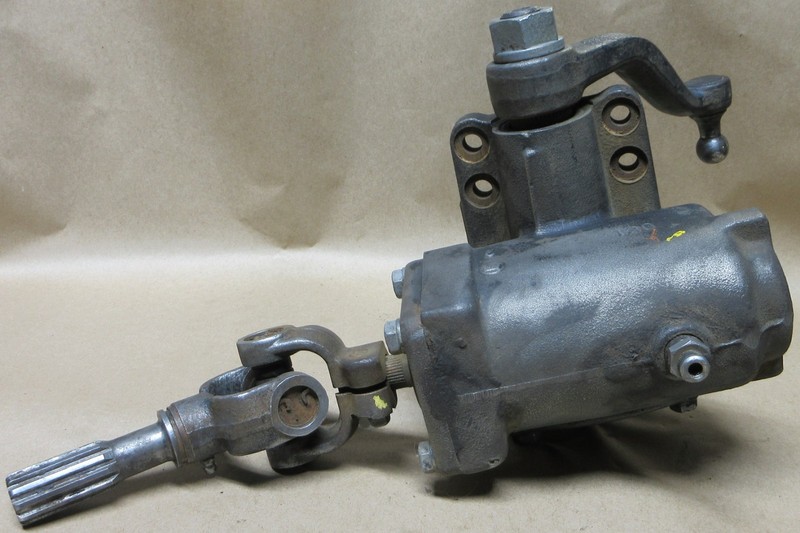 USED 1979-1985 OEM TOYOTA 4WD HILUX PICKUP MANUAL STEERING GEAR BOX 27-U0020