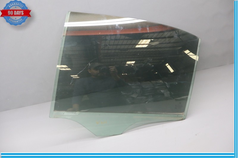 08-14 Mercedes W204 C250 C350 Rear Left Side Door Window Glass 2047351610 Oem