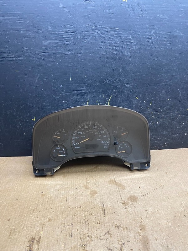 2004 to 2007 Chevrolet Express Speedometer Cluster Gauge OEM Z7131 DG
