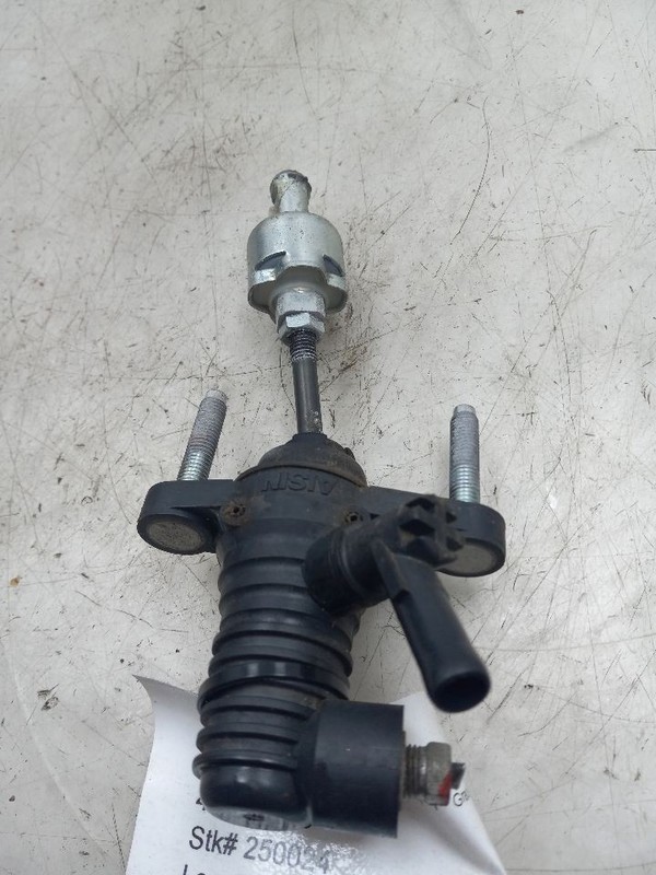 06-10 TOYOTA YARIS S 1.5L CLUTCH MASTER CYLINDER MANUAL TRANSMISSION