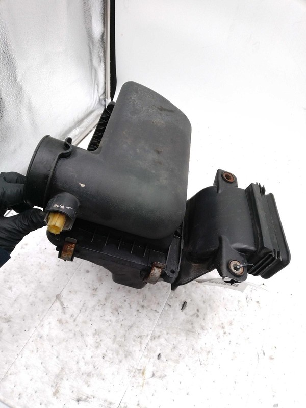 2010 Lincoln MKS Air Cleaner Assembly OEM AA5Z9661B Black Used 204K Miles