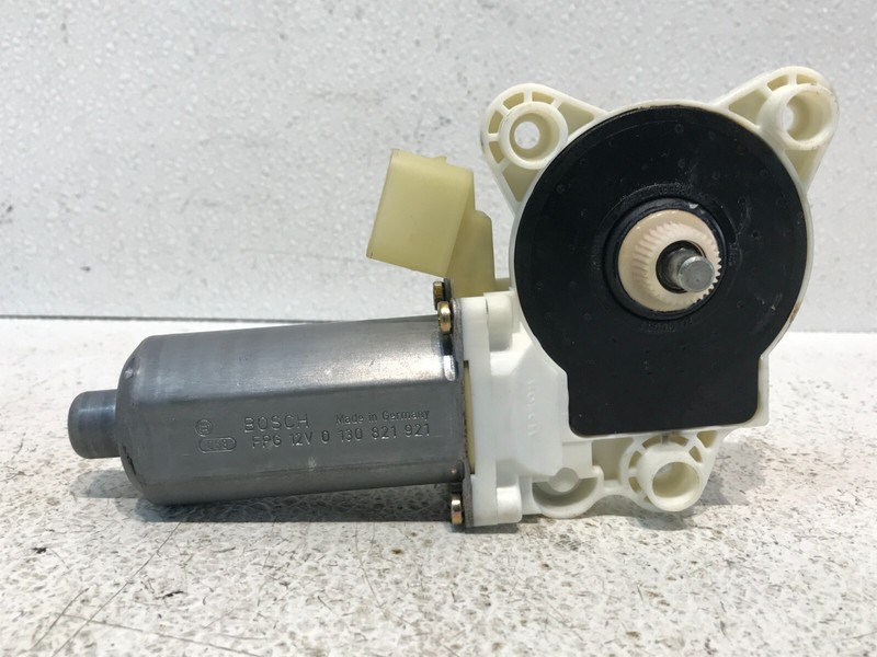 00-06 Mercedes CL500 Front Right Passenger Window Regulator Motor A2308201042