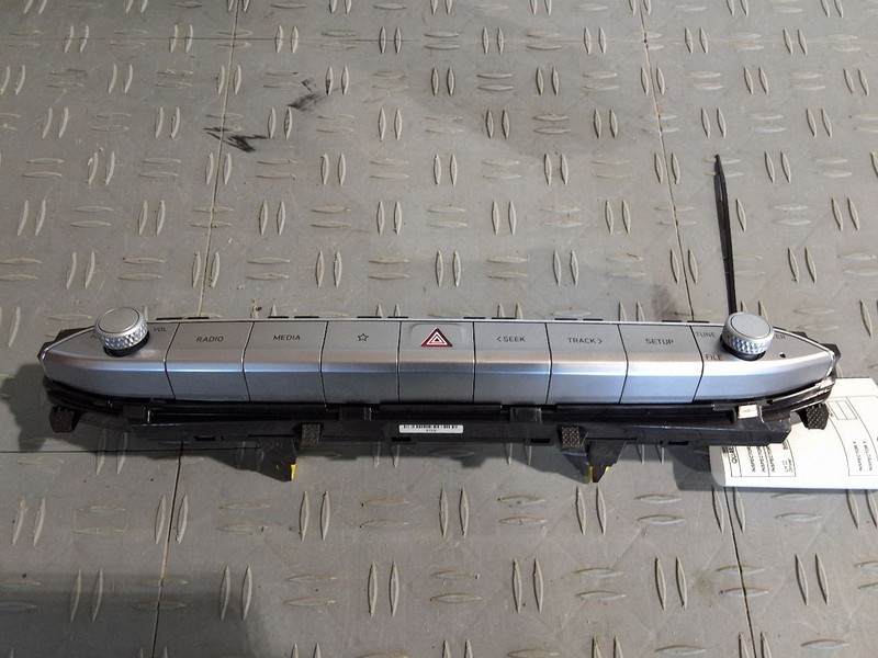 2020-2022 Hyundai PALISADE Radio Control Panel w/o Navigation