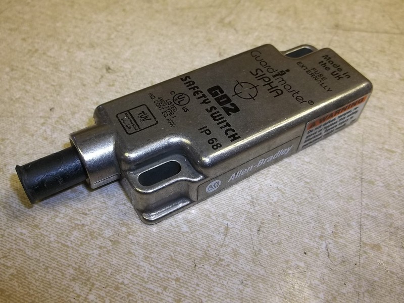 GuardMaster Sipha Safety Switch Allen Bradley 44CN-332046 1596 1P68