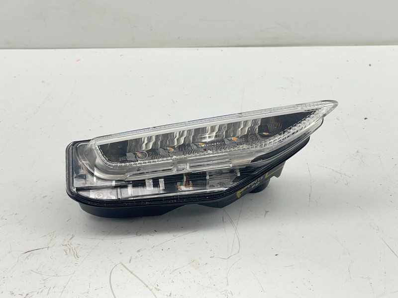 18–20 INFINITI Q50LPremiumLeft Front Bumper Turn Signal LampOEM