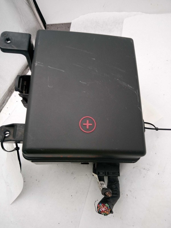 Used Fuse Box Engine fits: 2015 Hyundai Genesis engine compartment US market Sdn