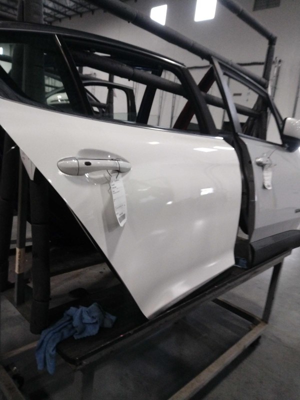 2015 KIA K900 Rear Right Door White OEM Used 94000 Miles - No Warranty