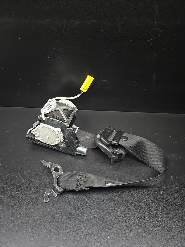 2009-2016 BMW Z4 - Front Right SEAT BELT Retractor 9137950