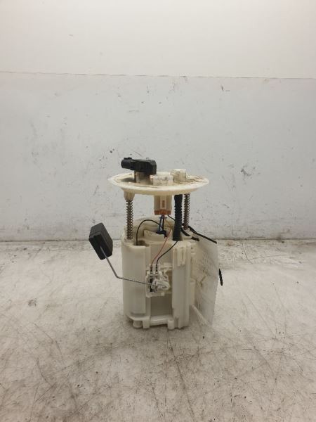 03-06 TOYOTA SIENNA 3.3L V6 FWD FUEL PUMP ASSEMBLY