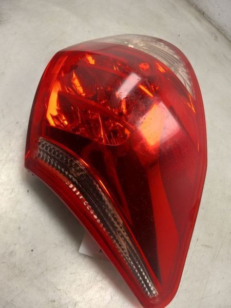 06-08 TOYOTA RAV4 SPORT DRIVER SIDE REAR TAIL LIGHT