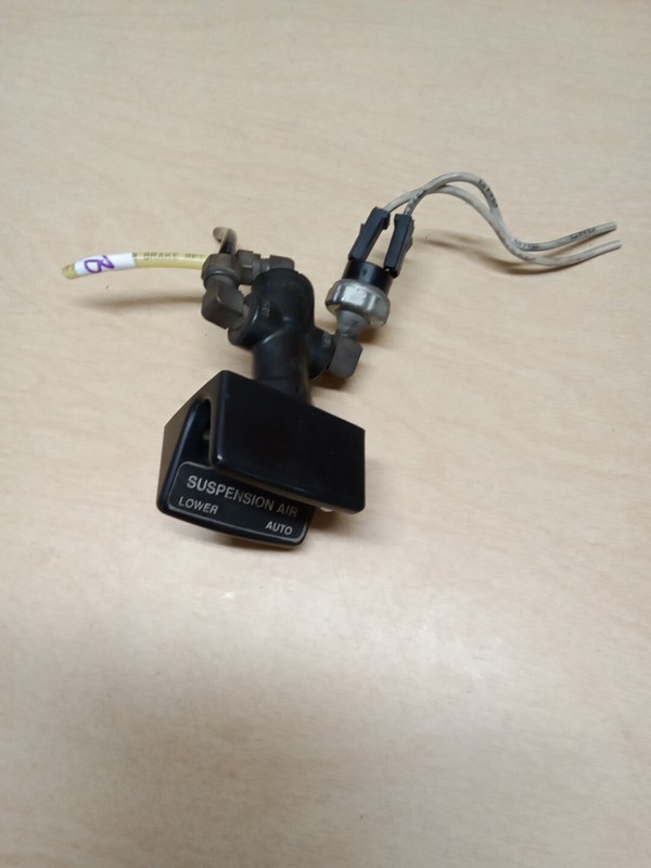 Freightliner Suspension Air Lower/ Auto Switch N13440DL 412K MB (B)