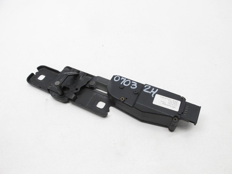 06-17 AUDI 8R Q5 SQ5 Q7 A4 A6 WAGON REAR LIFTGATE LOCK STRIKER PLATE OEM 070324