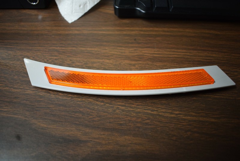BMW 5 SERIES E60 LEFT SIDE FRONT BUMPER REFLECTOR FACTORY OEM