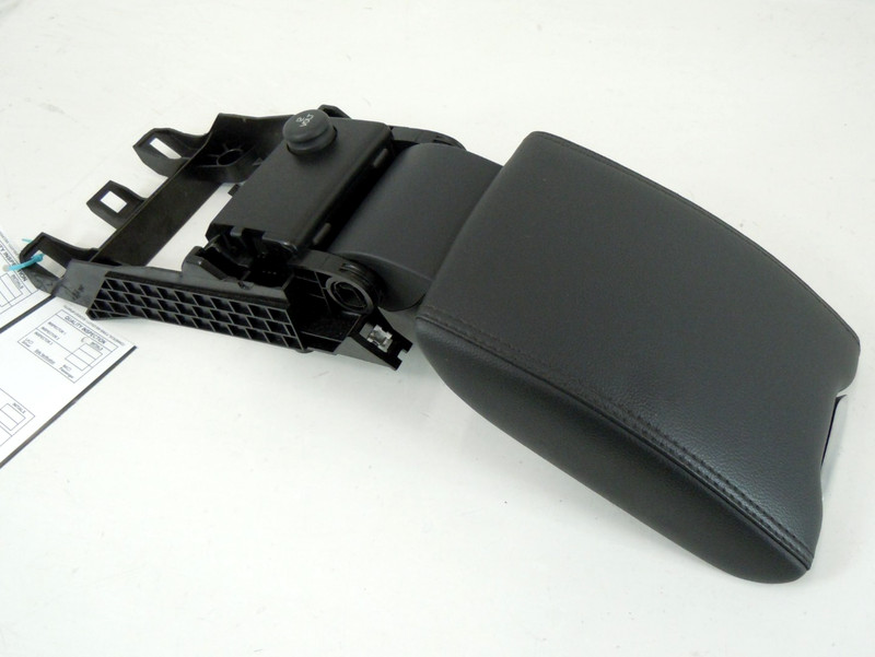 2015-2018 Volvo V60 Center Console Arm Rest Lid Cover OEM