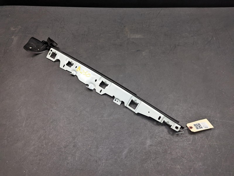 Rear Left Quarter Window Belt Weatherstrip 2018 BMW 430I 51377280295 2017 - 2021