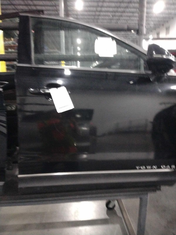 2013 Lincoln MKT Right Door Black Used OEM Part 127206 - Scratch Damage