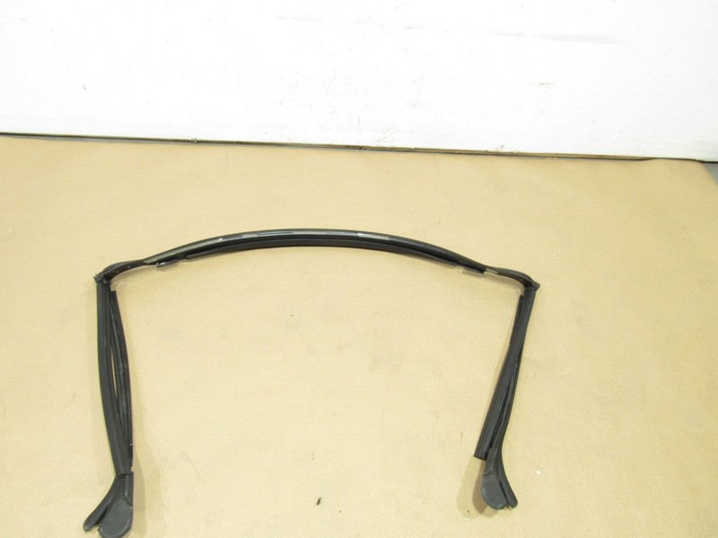 16-23 Audi TT 2019 Front Windshield Weatherstrip Rubber Seal ;