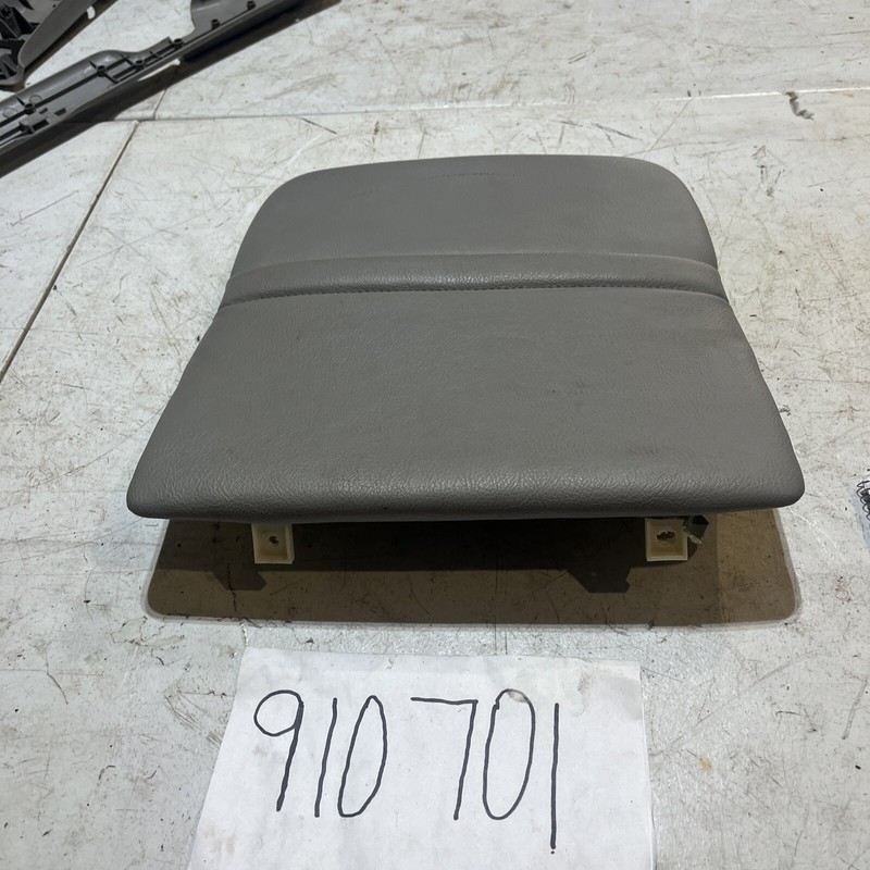 2005 Toyota Highlander Hybrid Driver Front Seat BackOf Seat