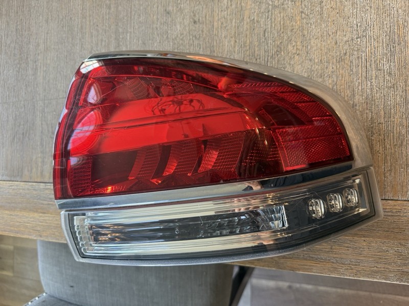 2011-2015 LINCOLN MKX Rear Outer LED Tail Light RH Passenger Side Lamp Right Oem