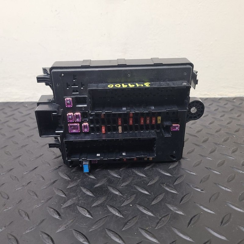 18-19 Chevrolet Traverse Interior Fuse Relay Box Cabin OEM 84281614
