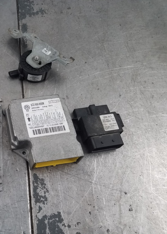 2013 Volkswagen Golf R AWD Body Control Modules - 5 #16682 M5
