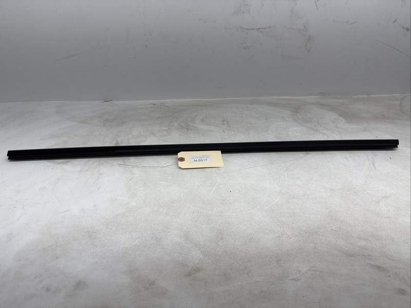 20-23 TESLA MODEL Y REAR RIGHT DOOR BELT MOLDING TRIM STRIP SEAL 9317 U8