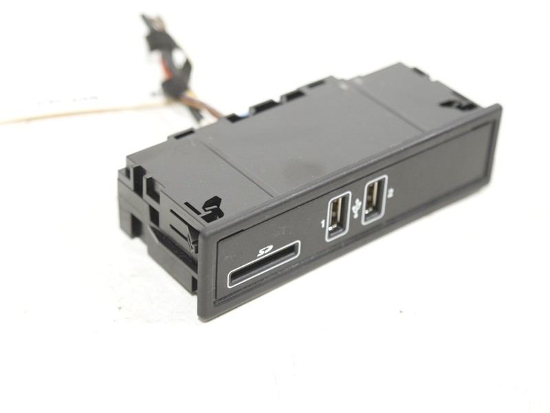 2015-2018 Mercedes C300 W205 USB Port Charger Repeater Socket Connector OEM