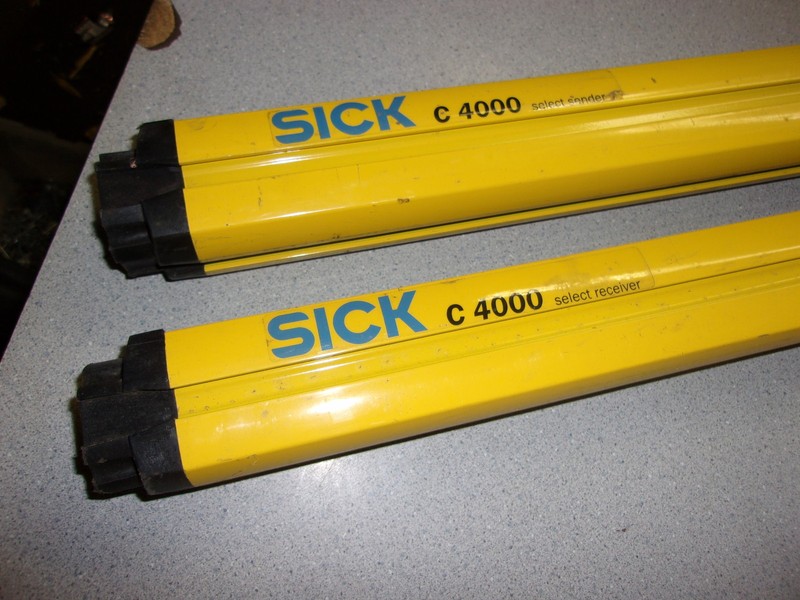 USED SET SICK XC40E-1803A0A0CBA0 C 4000 LIGHT SCREEN RECEIVER & SENDER C4000