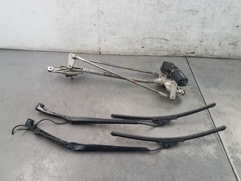 2009 Chevy Corvette C6 Windshield Wiper Motor / Arms #0585 E6