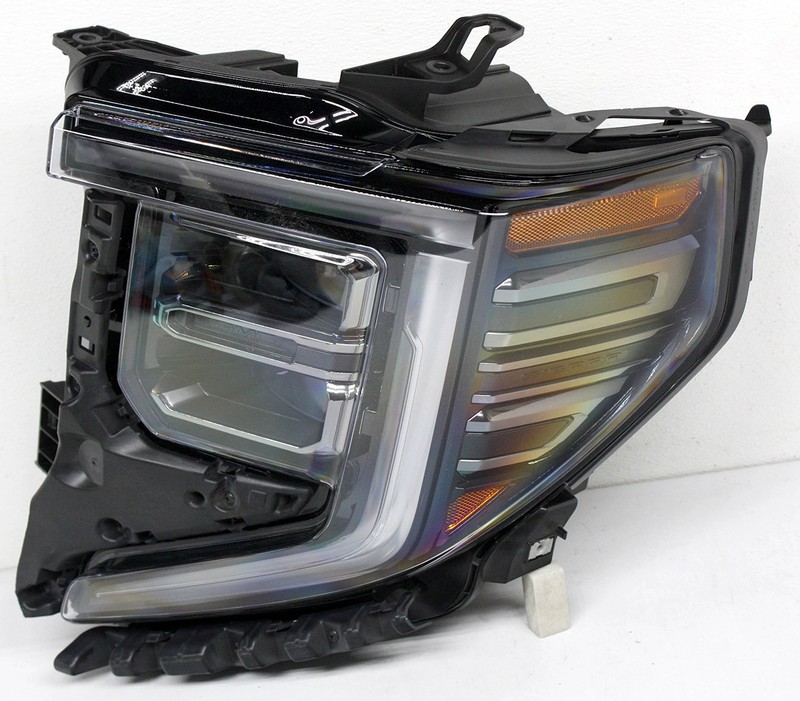 OEM Left Driver Side LED Headlamp For 2022 GMC Sierra 1500 87858161, Tab Missing
