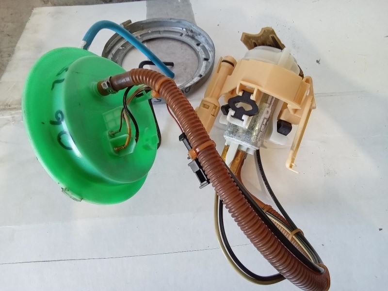2002-2008 BMW 745i 750i Fuel Pump Assembly 16116759830