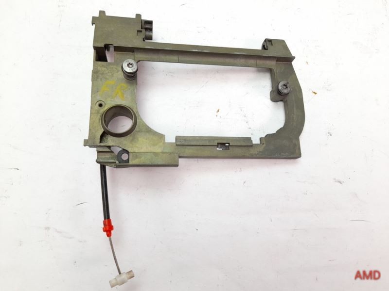 1997 BMW 540i 528i 525i 530i E39 Front Right Door Exterior Handle Carrier
