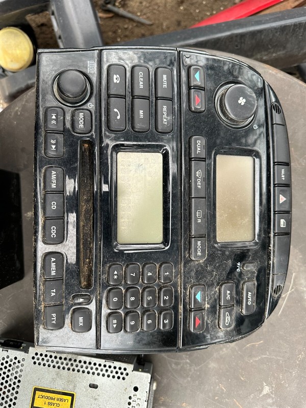04-07 JAGUAR XJ XJ8 XJ OEM RADIO STEREO CD PLAYER & HEATER AC A/C CONTROL UNIT