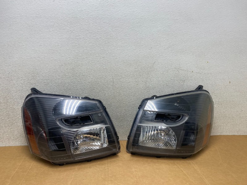 2005 to 2009 Chevrolet Equinox Left+Right Set Halogen Headlights T1148 DW