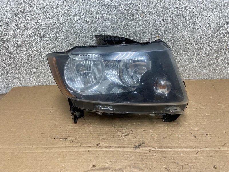 2011-2013 Jeep Grand Cherokee Right Passenger Halogen Headlight AB4883 DW