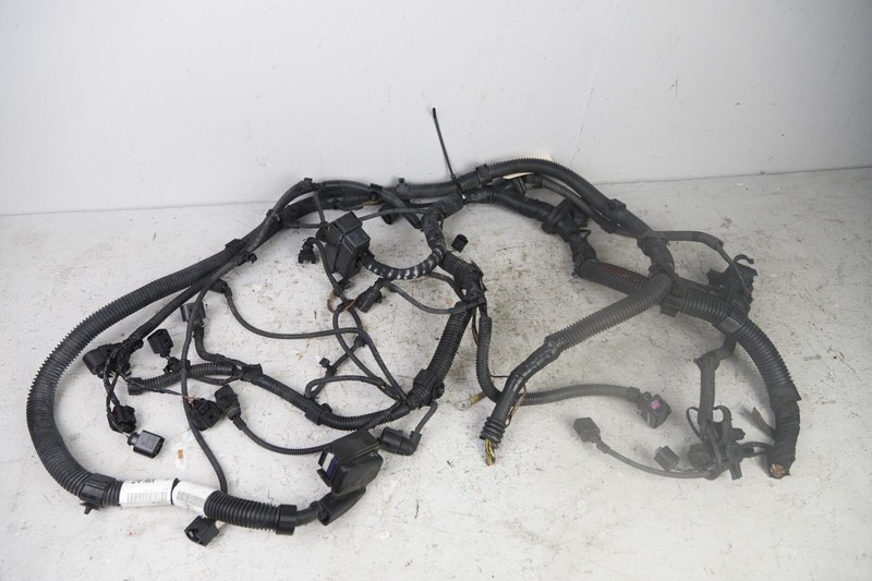 11-14 PORSCHE CAYENNE RIGHT HEADLIGHT ENGINE BAY JUNCTION FUSE RELAY BOX HARNESS