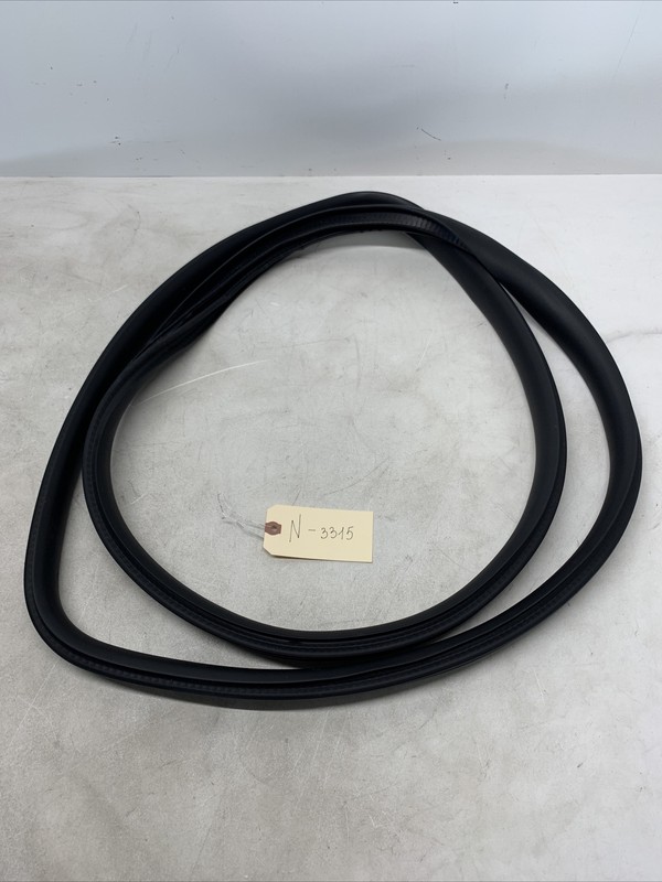 20-22 TESLA MODEL Y Rear Right Side Door Sealing Rubber 1497675-00-A 3315 S2