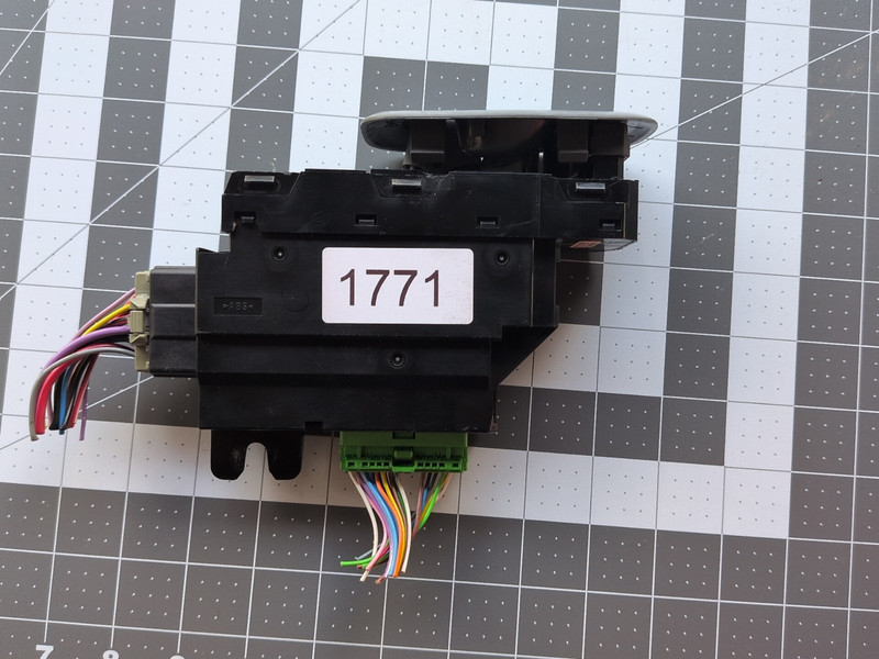 Volvo V70 XC70 Passenger Electric Window Switch 8682950 2002-2009