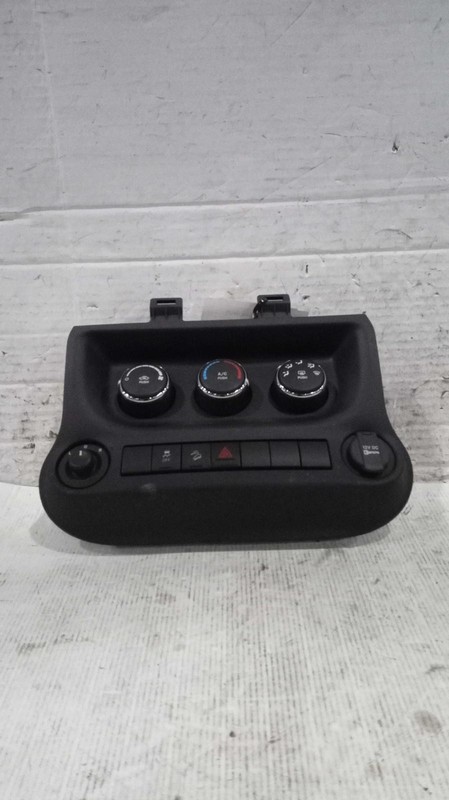 2016 Jeep Wrangler A/C Selector Switch OEM 68197433AA White 132K Miles