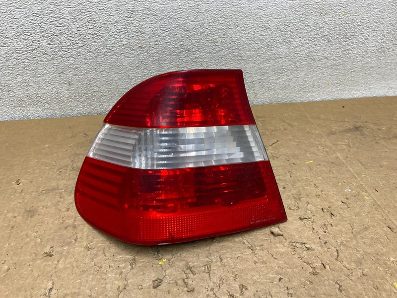2002 -2005 BMW 3 320i E46 Series Left Driver Side Tail Light V8309 DW