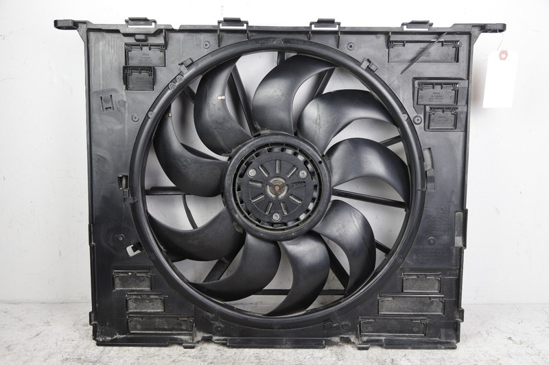 2017 - 2019 BMW 530i 540i G30 RADIATOR COOLING FAN BLADE MOTOR ASSEMBLY OEM