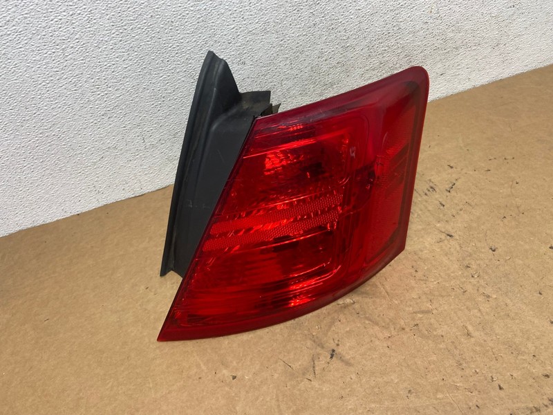 2014 to 2018 Ford Taurus Interceptor Right Passenger RH Tail Light OEM AD4803 LK