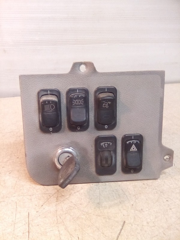2011 Peterbilt 386 S64-6015-650 Dash Panel Ignition Switch W/ Key