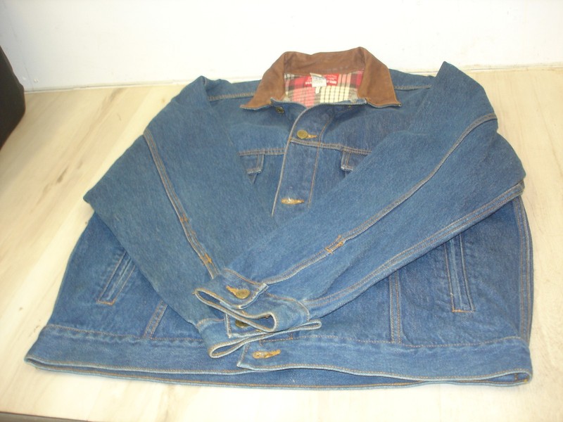 Vintage Marlboro Country StoreMen’s Denim Trucker Jacket Sz LARGE