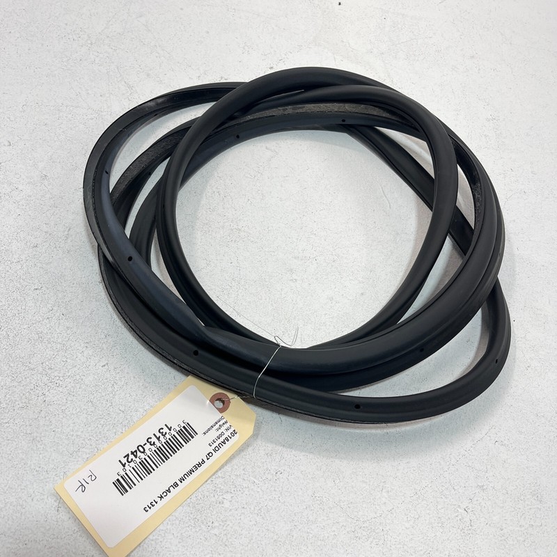 2018-2023 AUDI Q7 DOOR WEATHERSTRIP SEAL REAR RIGHT OEM