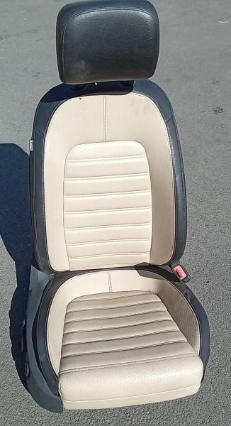 09-2017 Volkswagen CC Two-Tone Desert Tan/Black Leatherette Front Seat RH 51915