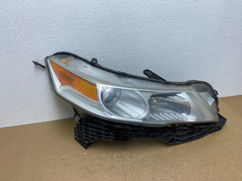 2009 to 2011 Acura TL Headlight Right Passenger Side Xenon HID AC1306 DW