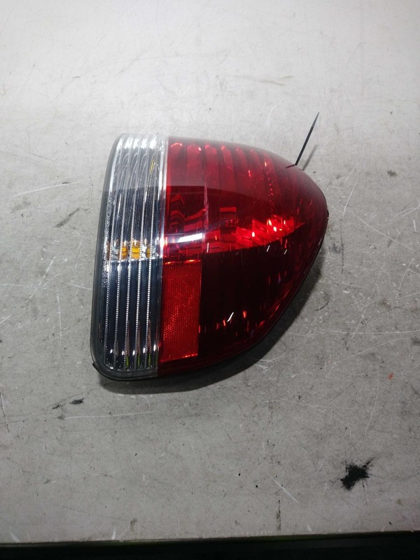2005-2006 Hyundai Santa Fe Right Tail Light Assembly Aftermarket 425110